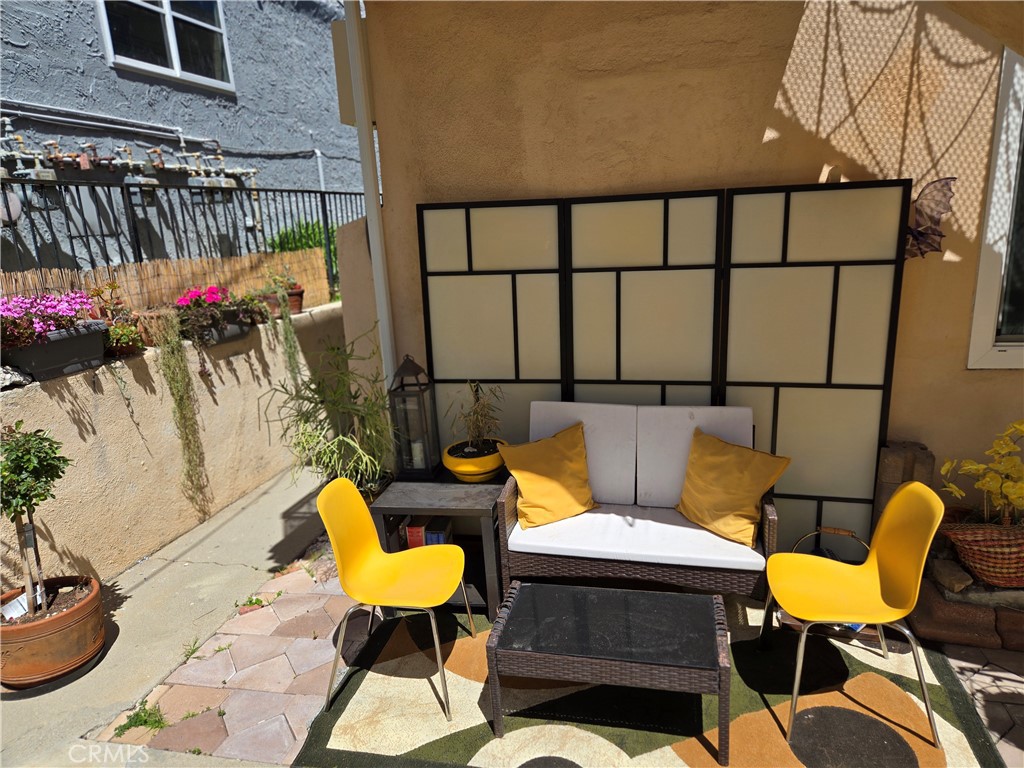 1129 1/2 N Clark Street 1129 1/2