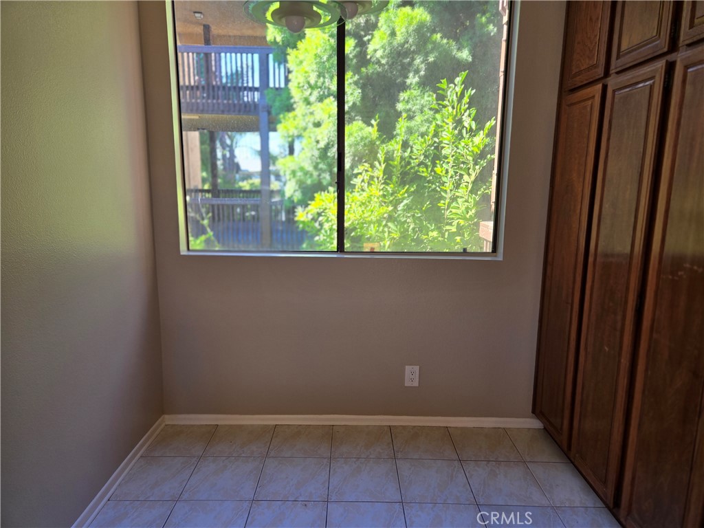 13214 Moorpark Street 201