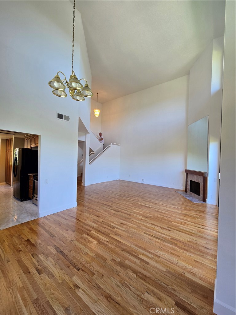 13214 Moorpark Street 201