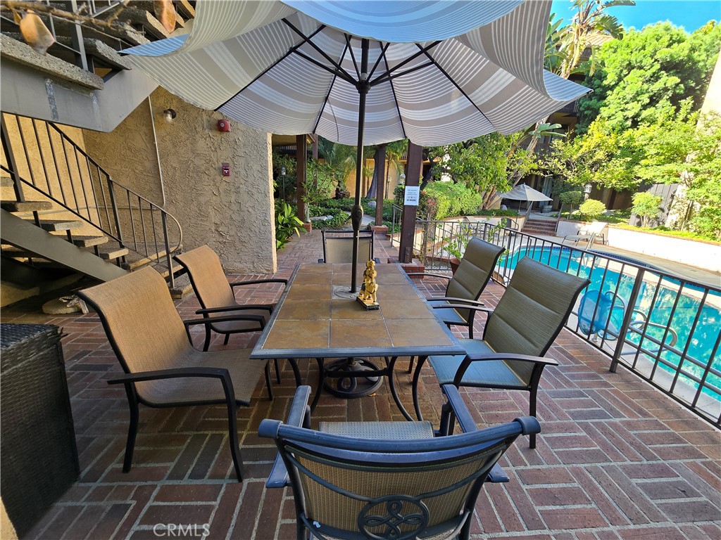 13214 Moorpark Street 201