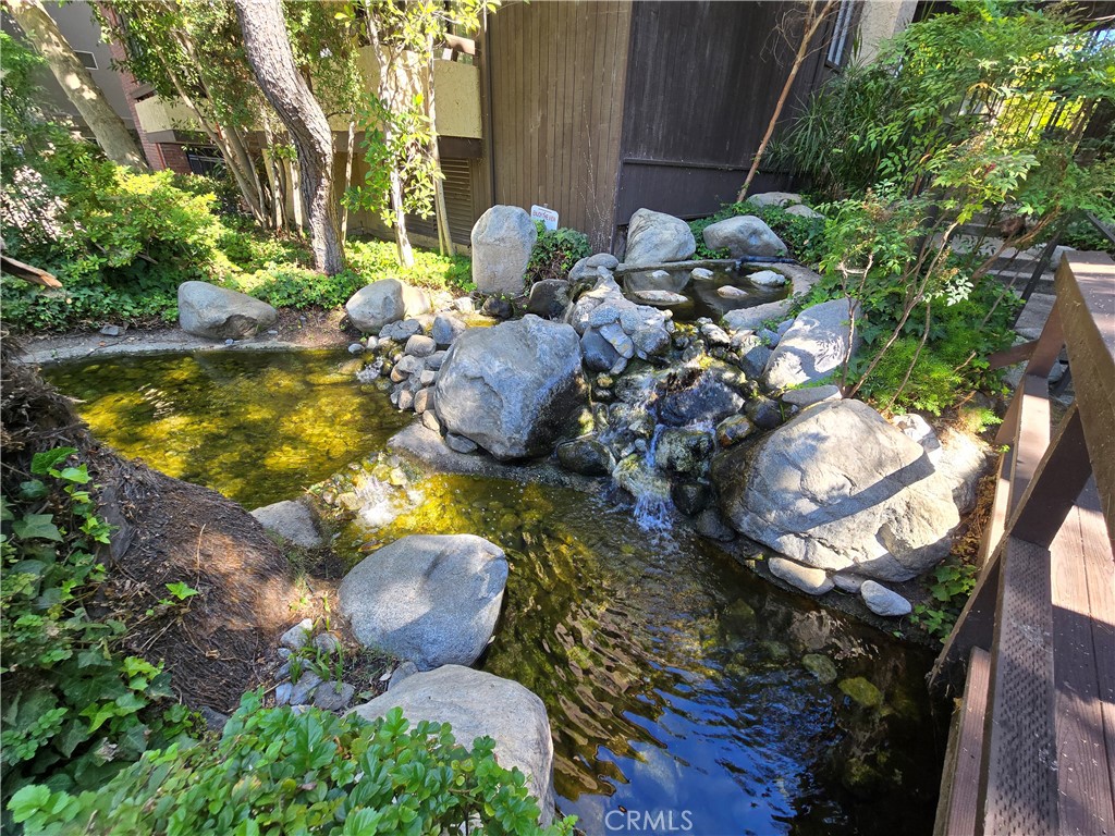 13214 Moorpark Street 201