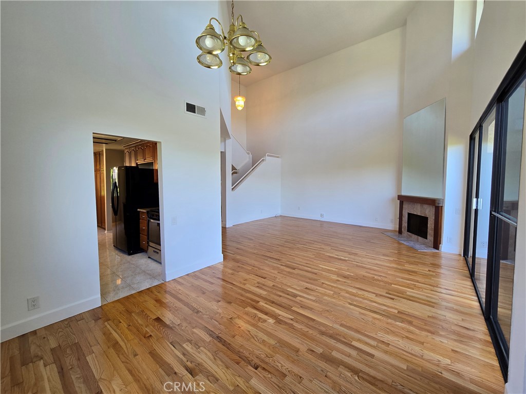 13214 Moorpark Street 201