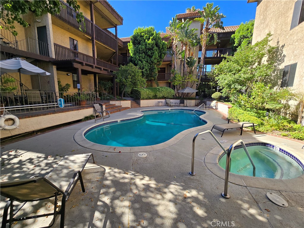 13214 Moorpark Street 201