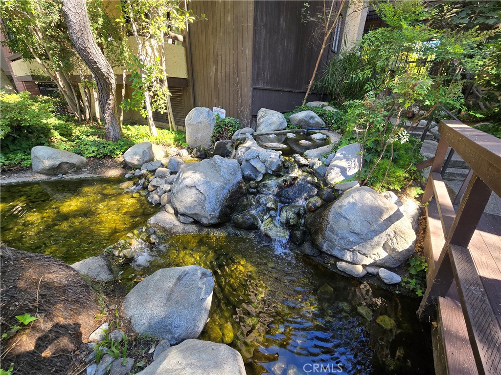 13214 Moorpark Street 201