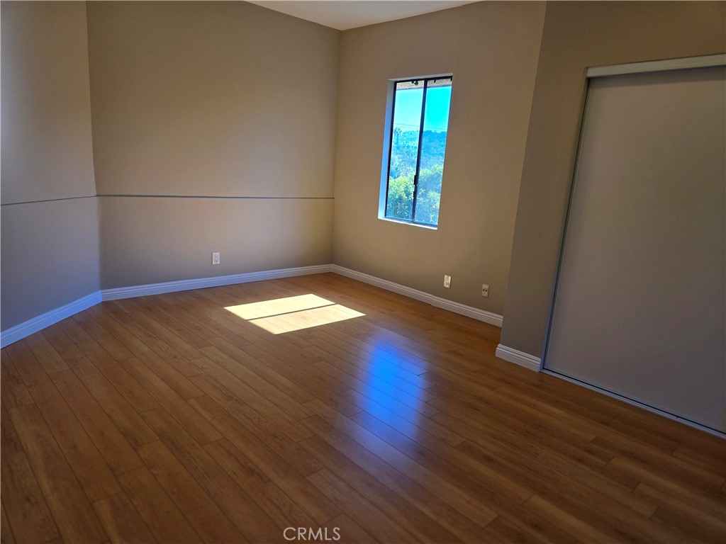 13214 Moorpark Street 201