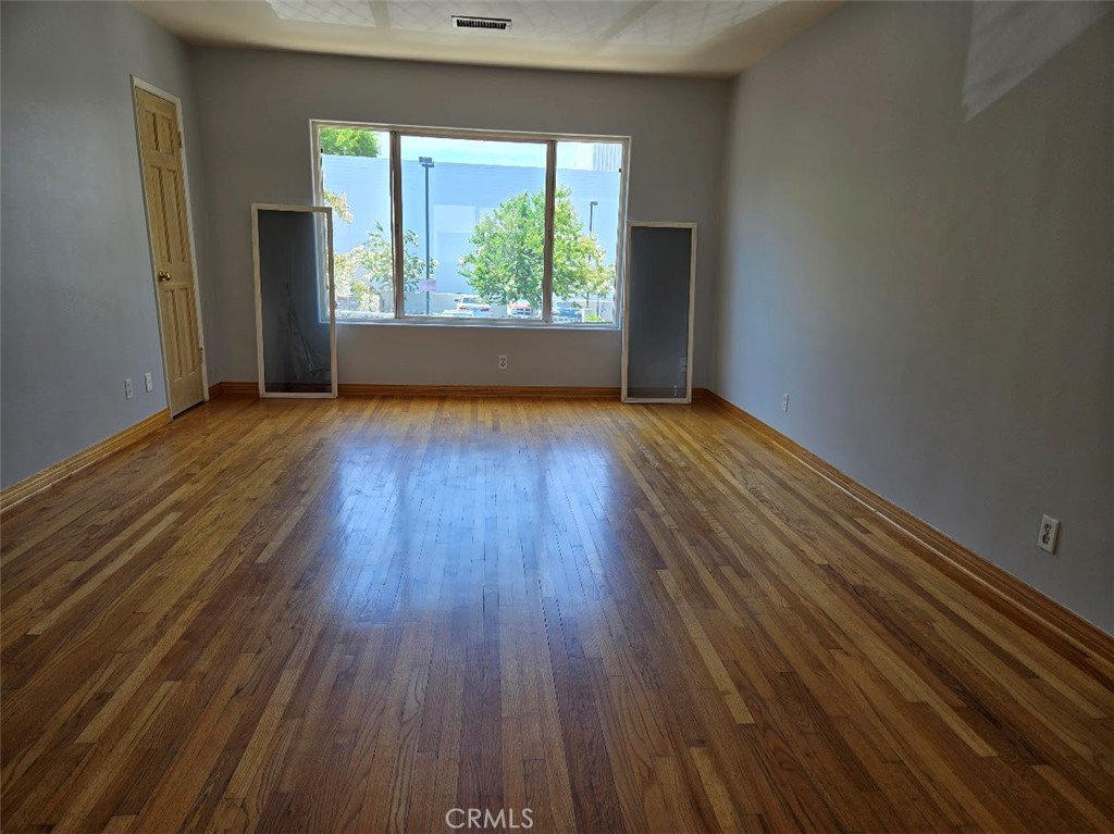 14701 Dickens Street 5