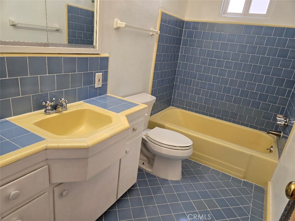 14701 Dickens Street 5