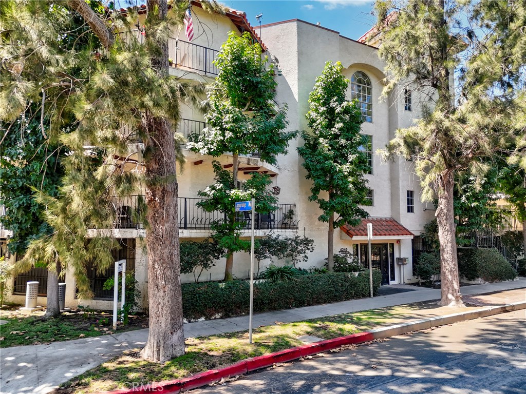 4249 LONGRIDGE Avenue