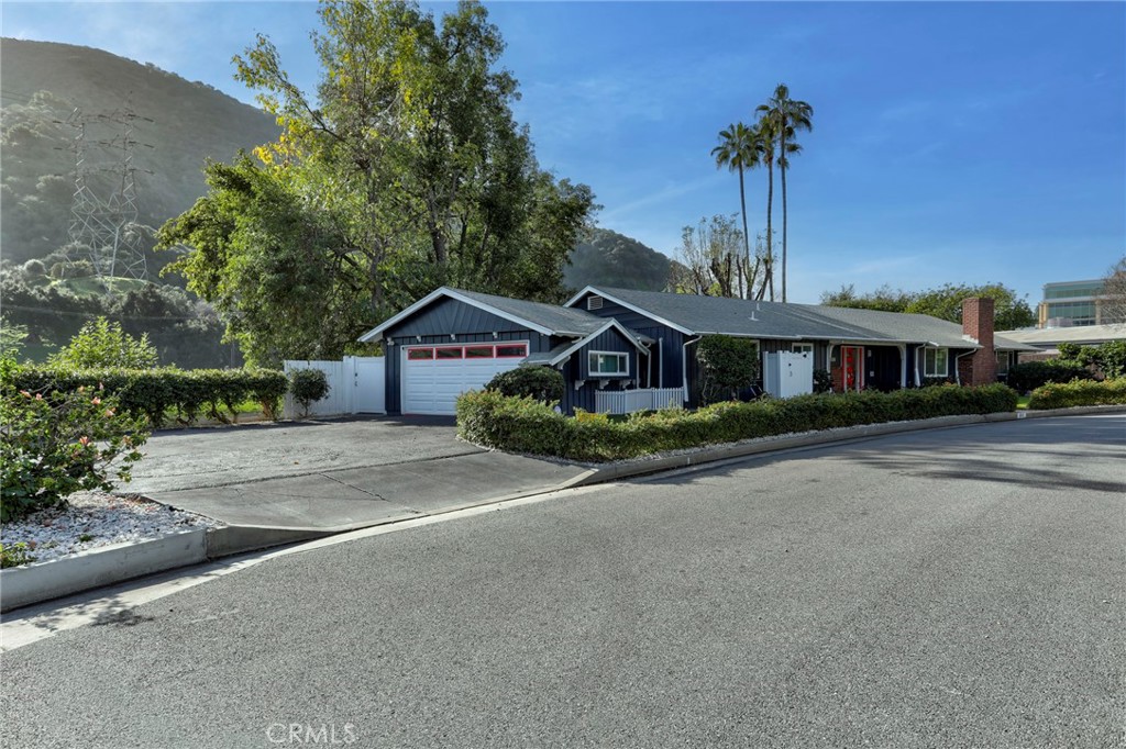 3212 W Valley Heart Drive