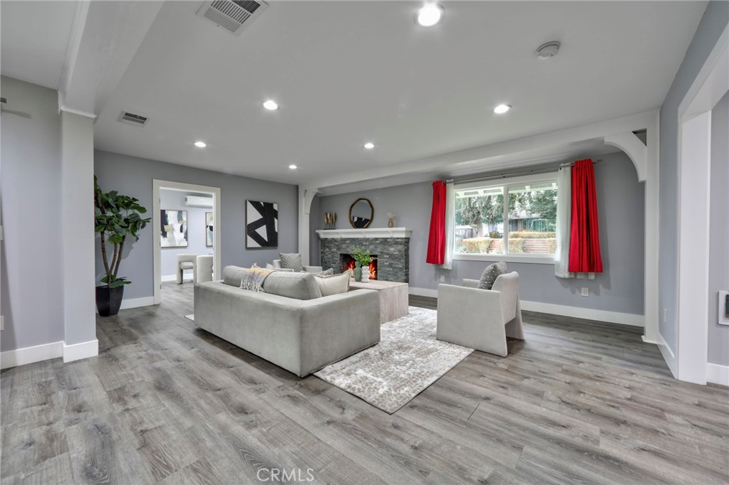 3212 W Valley Heart Drive