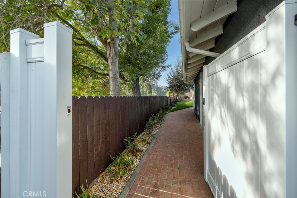 3212 W Valley Heart Drive