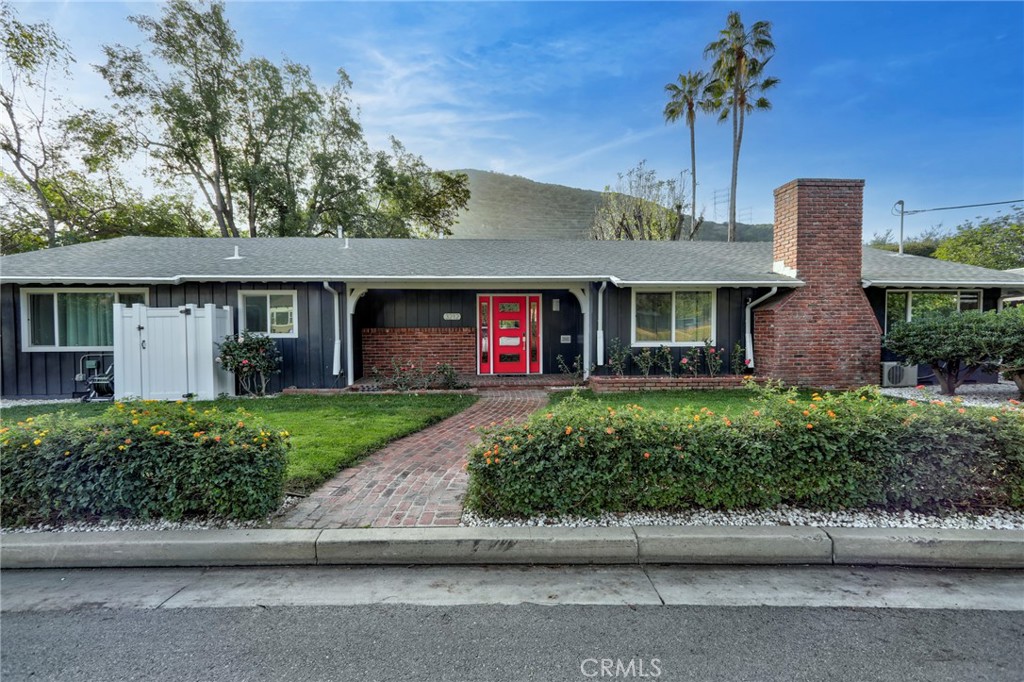 3212 W Valley Heart Drive