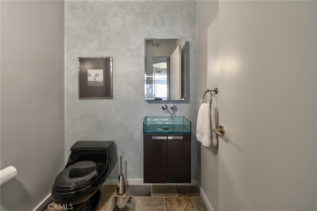 12841 Bloomfield 103