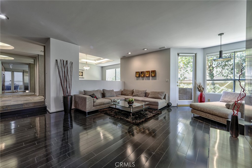 12841 Bloomfield 103