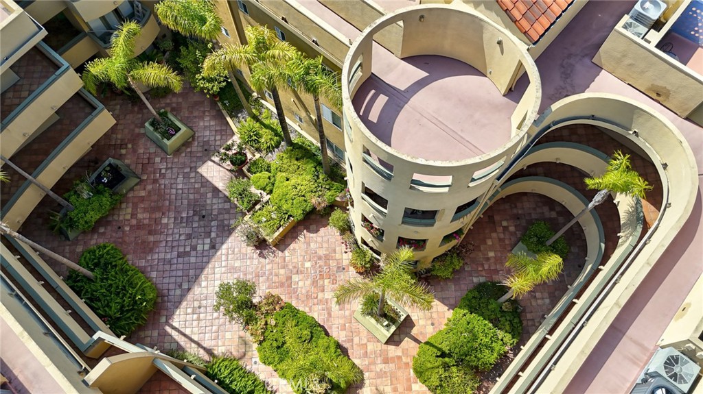 12841 Bloomfield 103