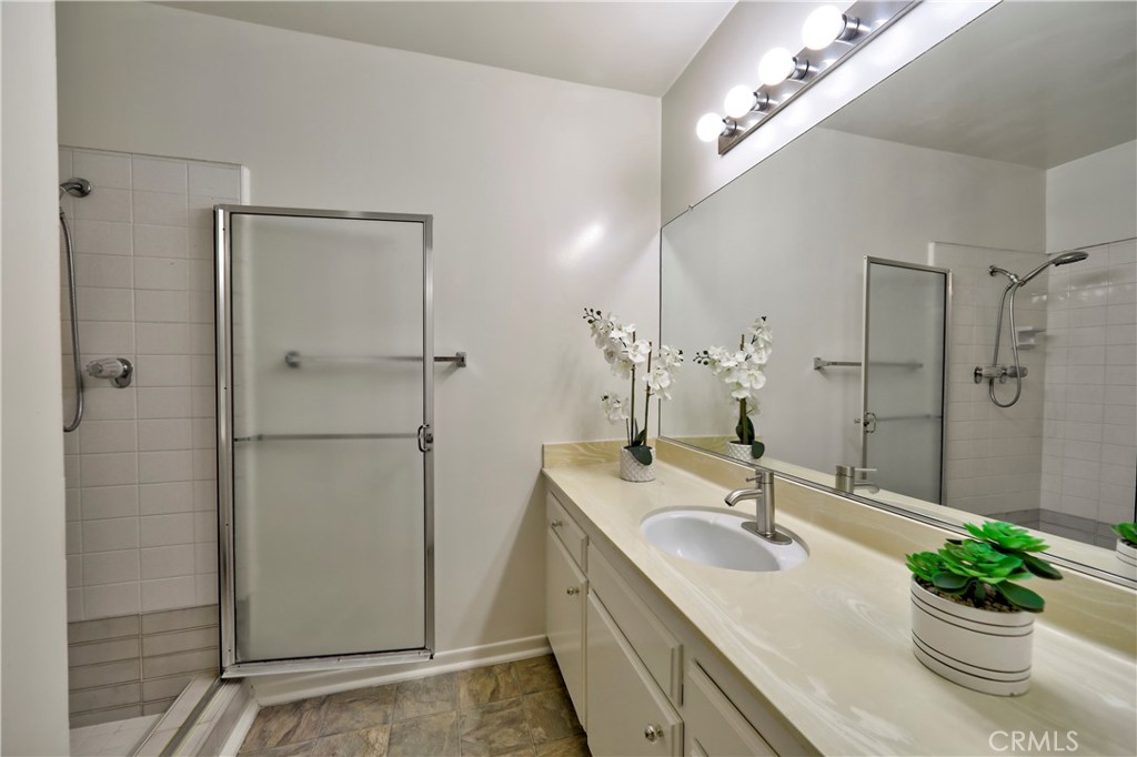 14141 Dickens 301 Sherman Oaks, CA 91423