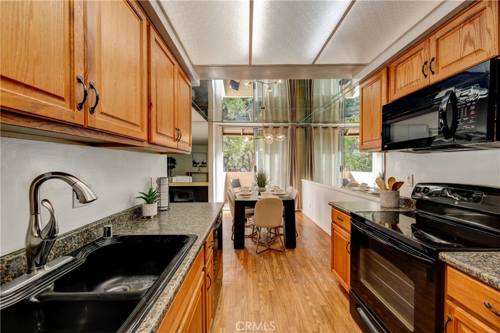 14141 Dickens 301 Sherman Oaks, CA 91423