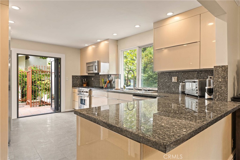 4007 Alta Mesa