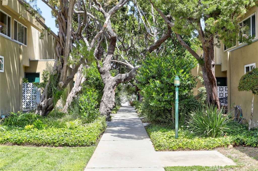 11138 Aqua Vista Street