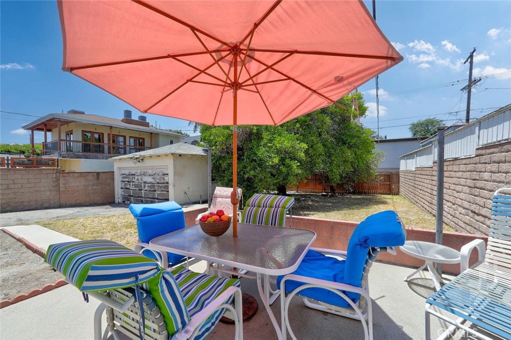4427 Bakman Avenue