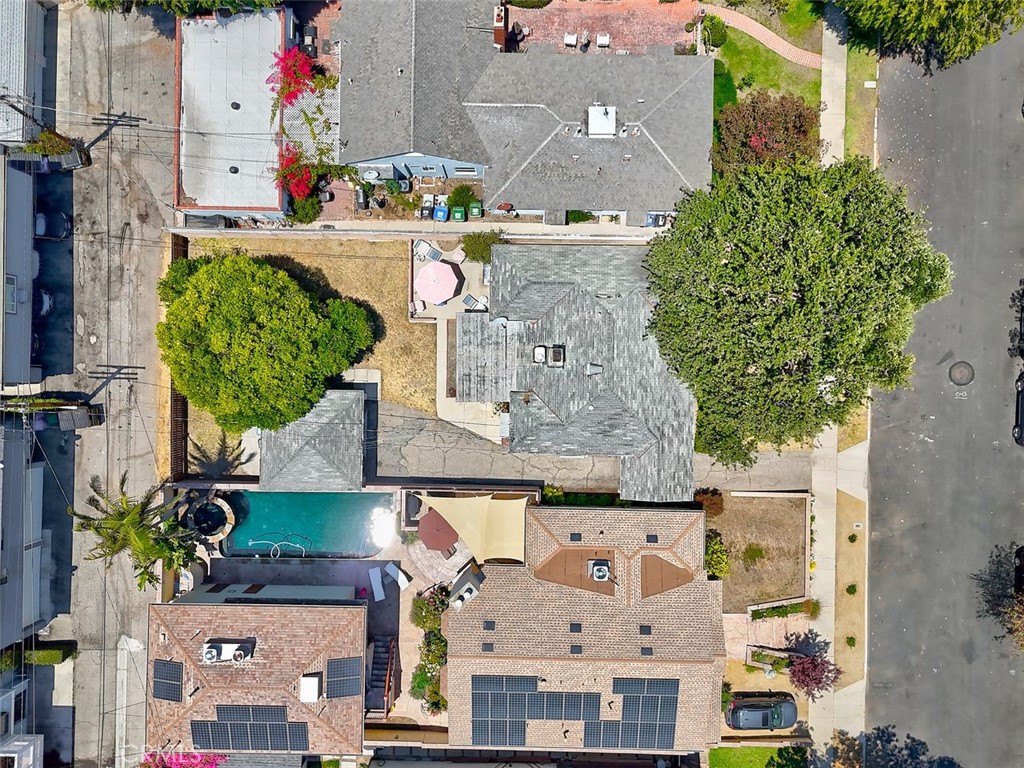 4427 Bakman Avenue