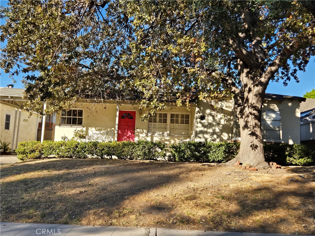4427 Bakman Avenue