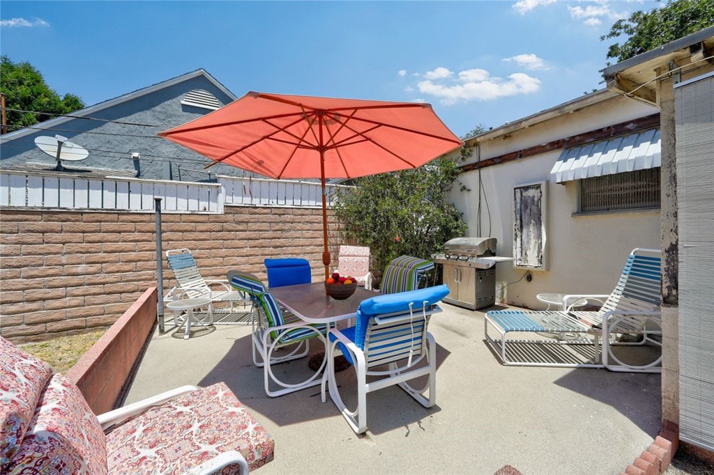 4427 Bakman Avenue
