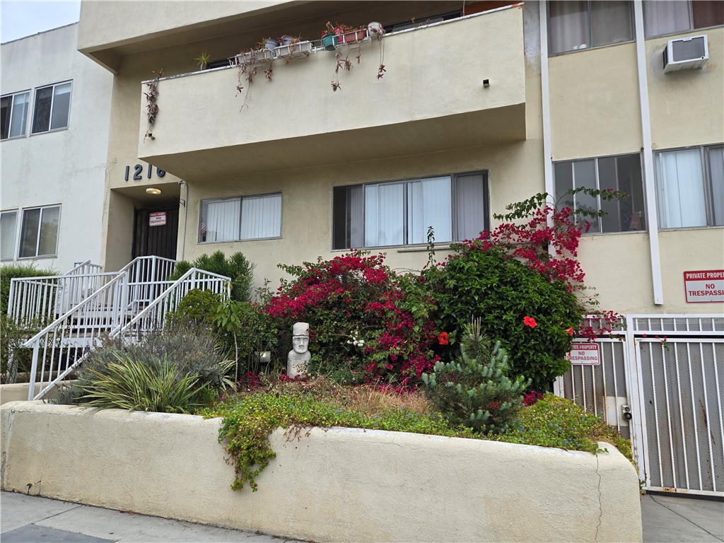 1216 N Formosa 2