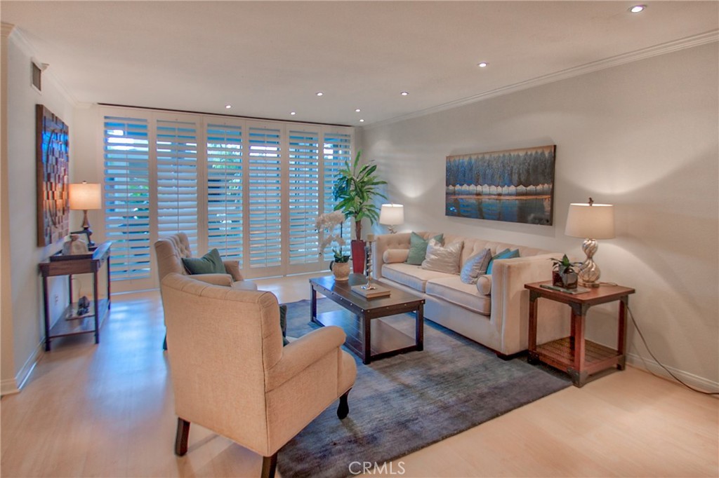 4915 Tyrone 221 Sherman Oaks, CA 91423