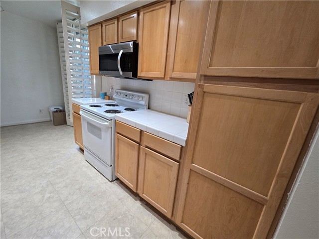 4915 Tyrone Unit: 221