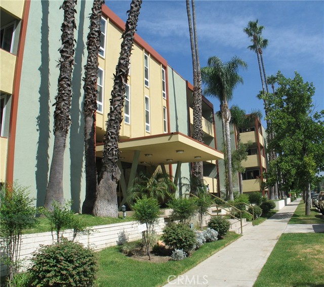 4915 Tyrone Unit: 221