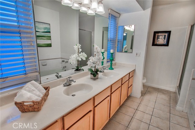 4915 Tyrone Unit: 221