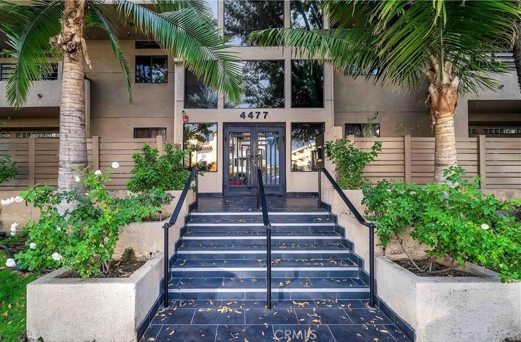 4477 Woodman #310 Los Angeles, CA 91423