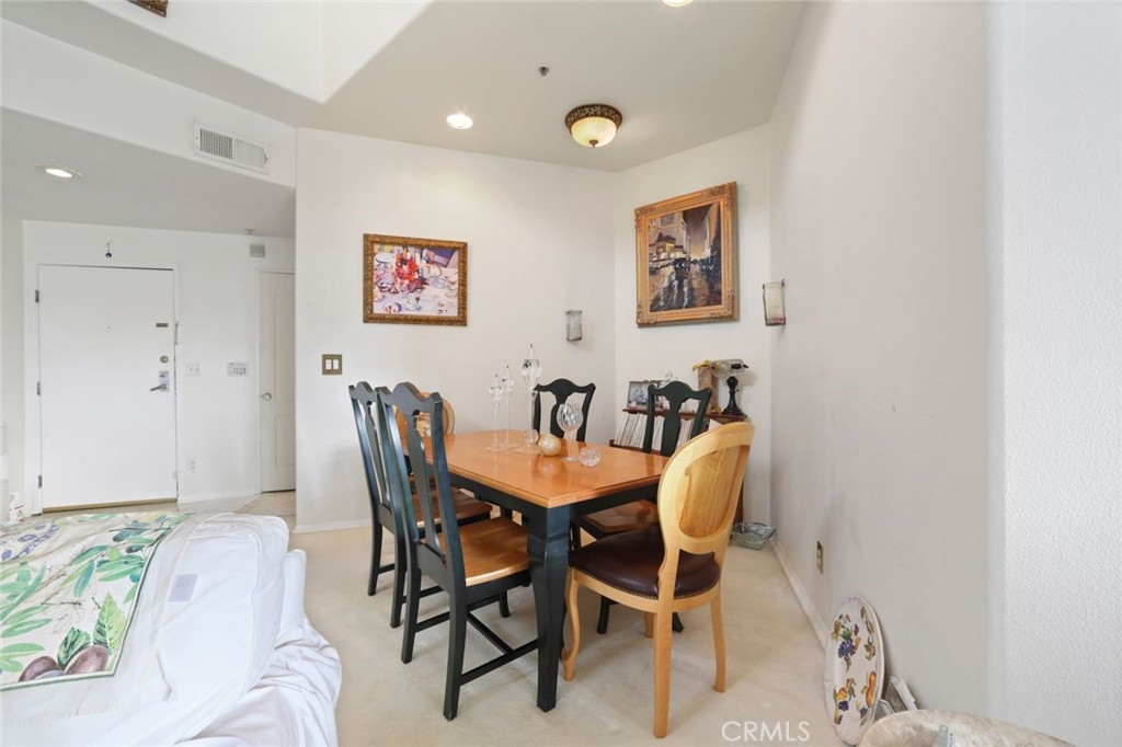 4477 Woodman #310 Los Angeles, CA 91423