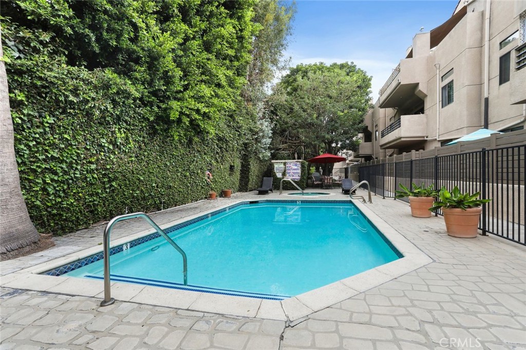 4477 Woodman #310 Los Angeles, CA 91423