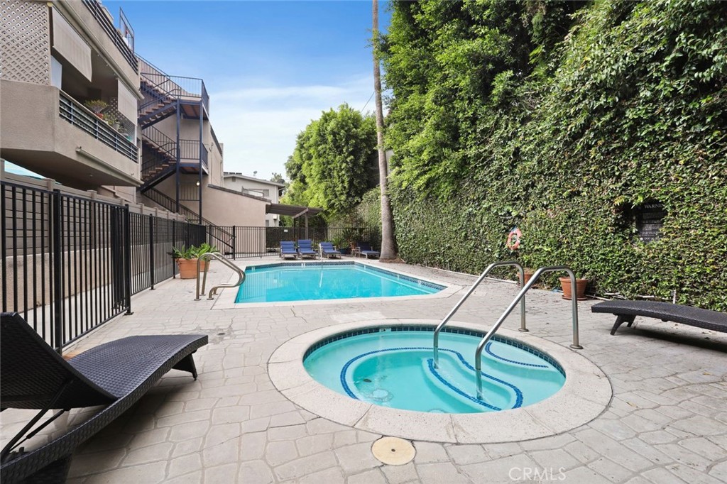 4477 Woodman #310 Los Angeles, CA 91423