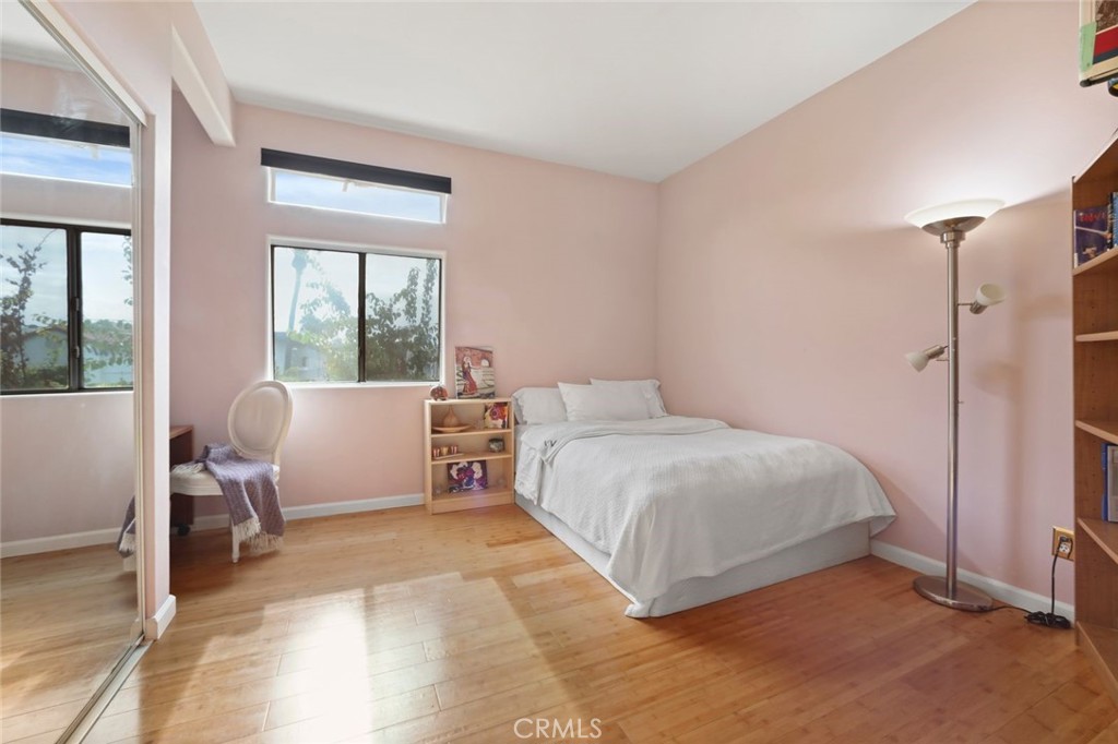 4477 Woodman #310 Los Angeles, CA 91423
