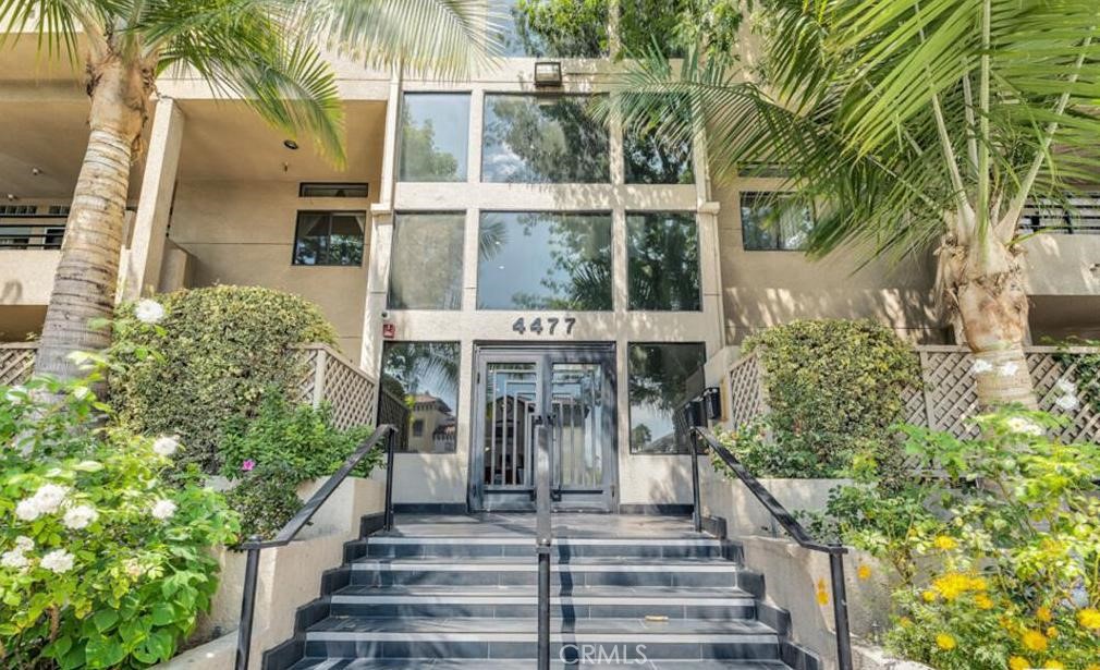 4477 Woodman #310 Los Angeles, CA 91423