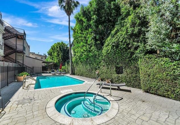 4477 Woodman #310 Los Angeles, CA 91423