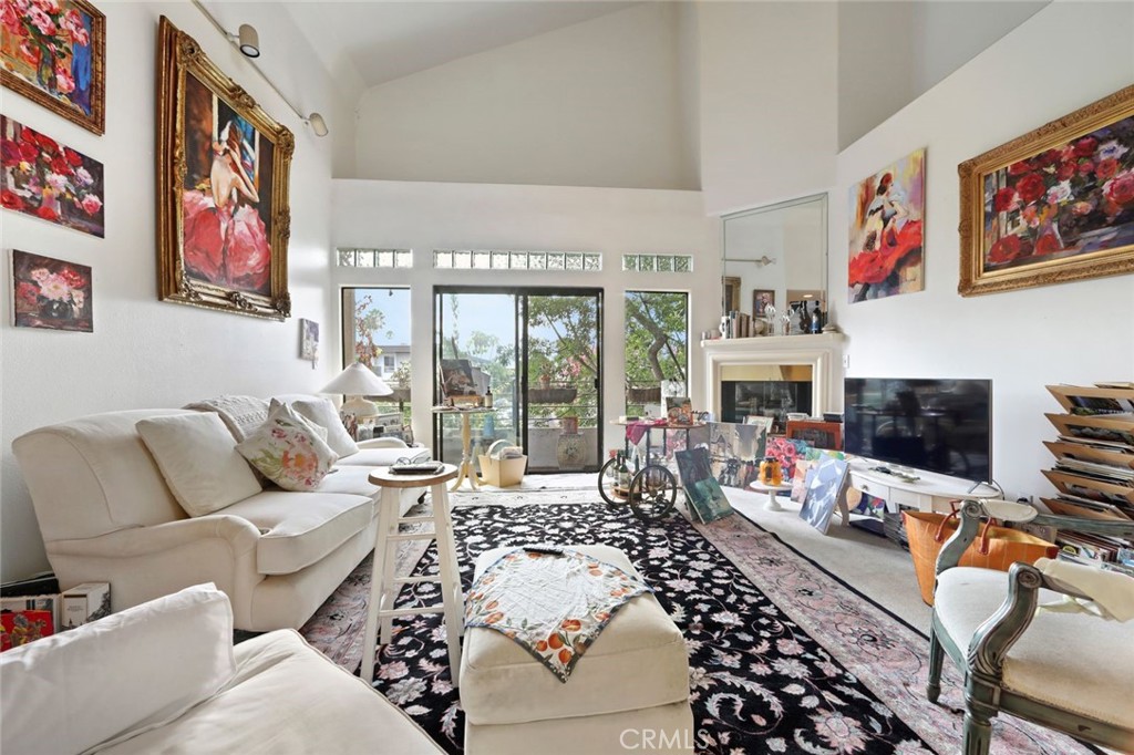 4477 Woodman #310 Los Angeles, CA 91423
