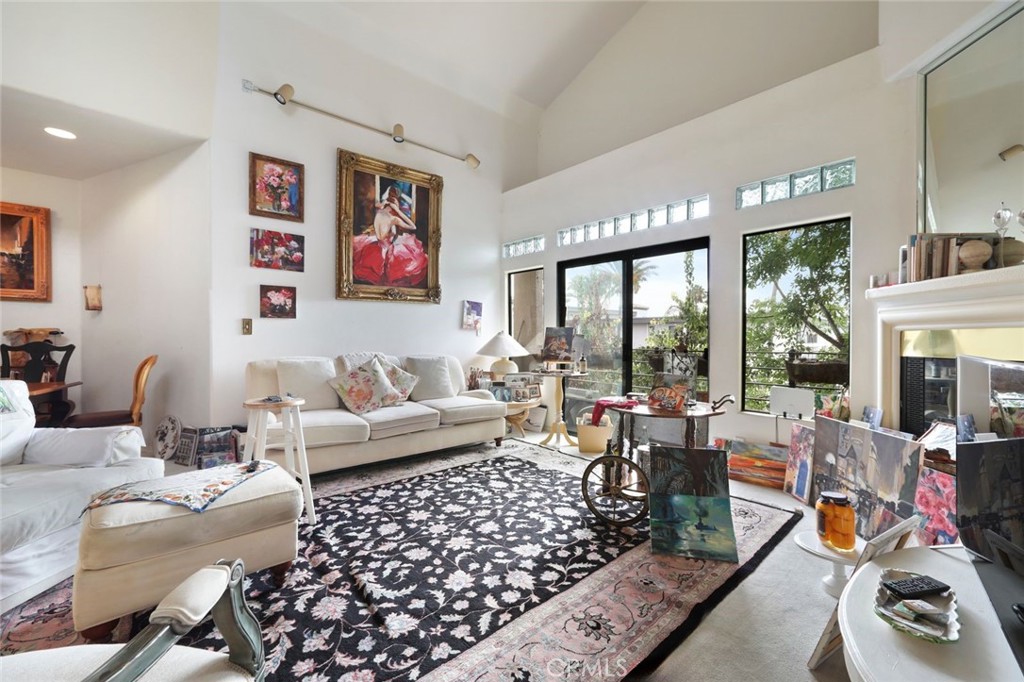 4477 Woodman #310 Los Angeles, CA 91423