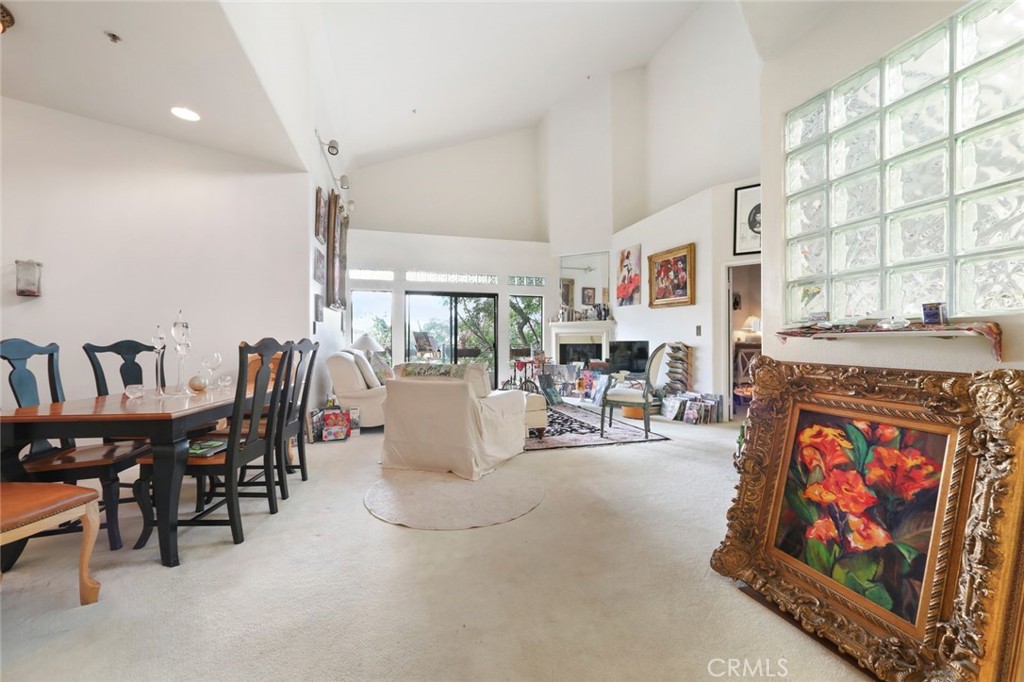 4477 Woodman #310 Los Angeles, CA 91423