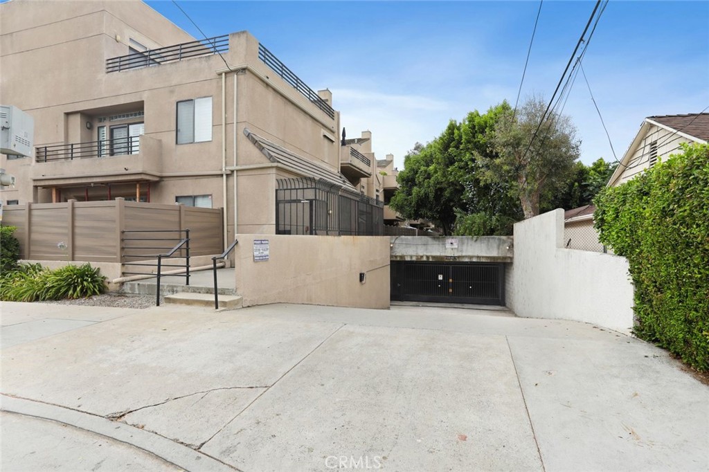 4477 Woodman #310 Los Angeles, CA 91423
