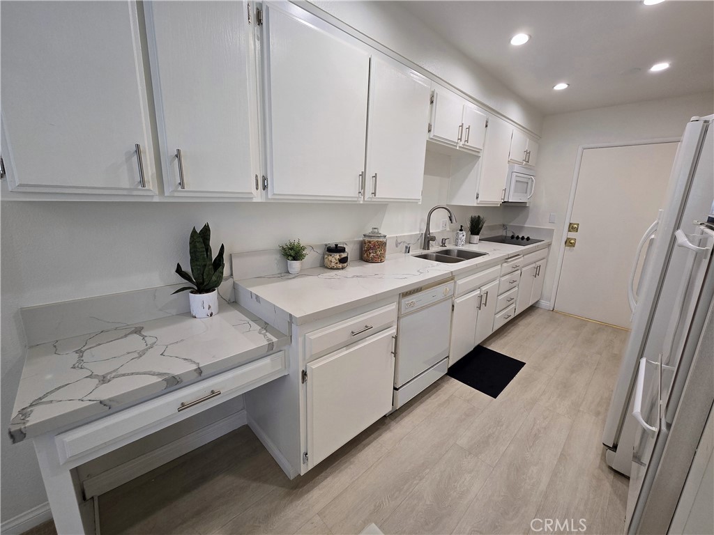 4647 Willis Avenue #220 Sherman Oaks, CA 91403
