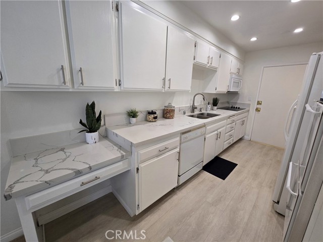 4647 Willis Avenue #220 Sherman Oaks, CA 91403