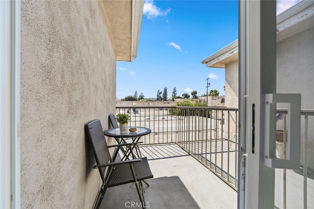 4189 Vineland #120 Studio City, CA 91602