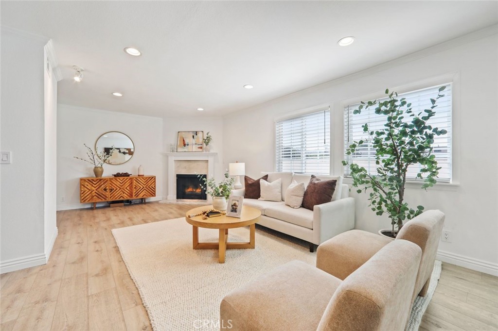 4189 Vineland #120 Studio City, CA 91602