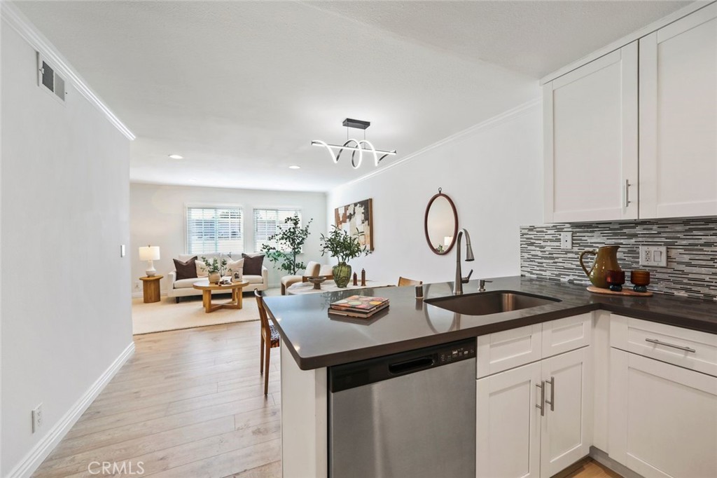 4189 Vineland #120 Studio City, CA 91602
