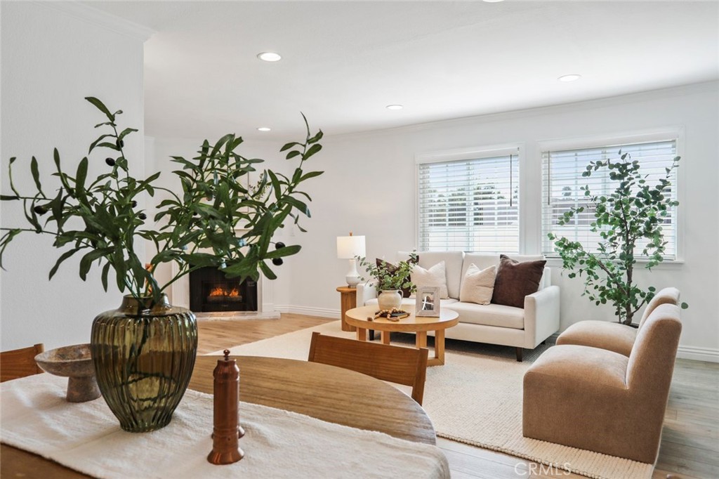 4189 Vineland #120 Studio City, CA 91602