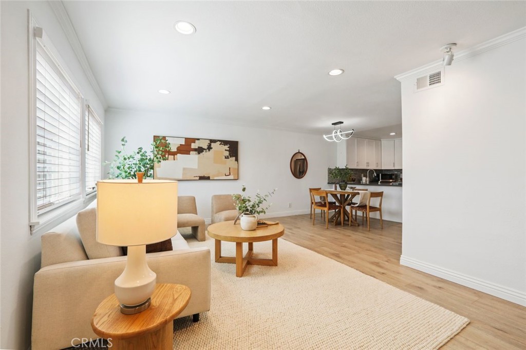 4189 Vineland #120 Studio City, CA 91602